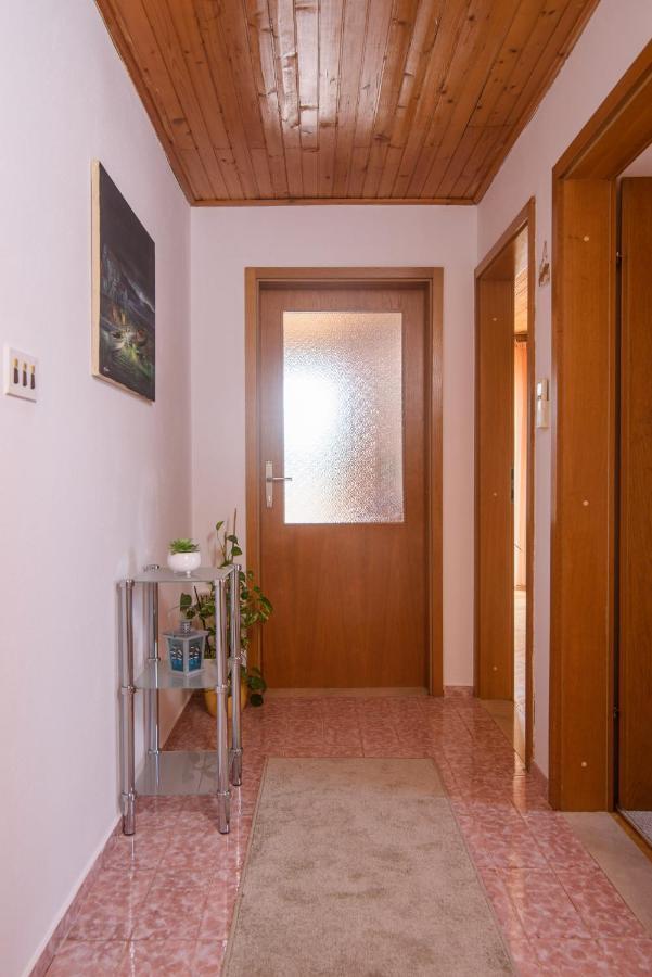 Apartman Tonka โตรกีร์ ภายนอก รูปภาพ